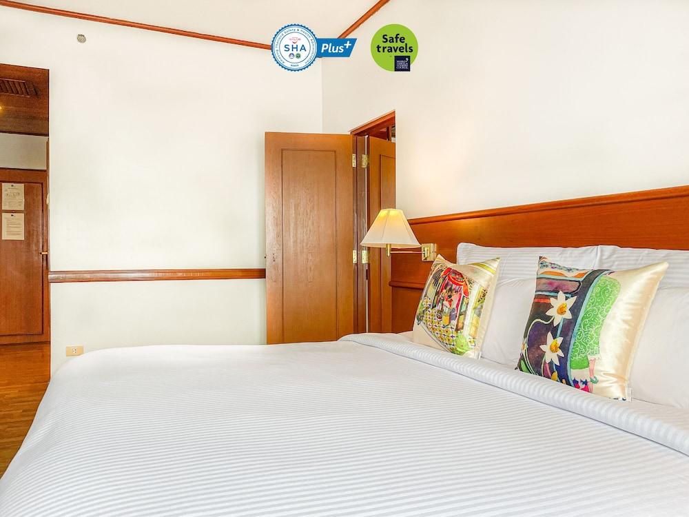 Royal Phuket City Hotel - Tap to explore photos