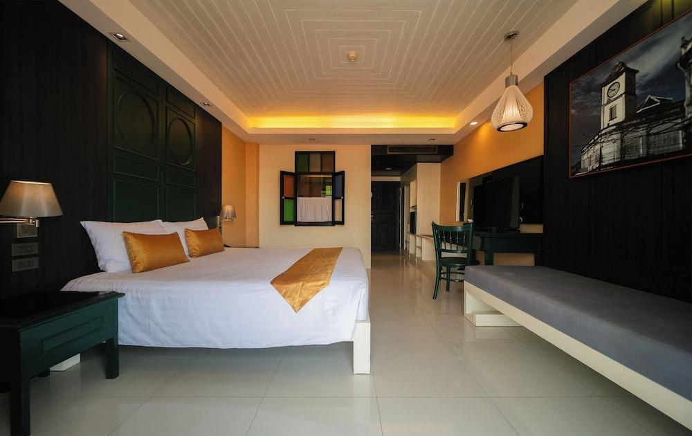 The Old Phuket Karon Beach Resort~ Room Type - Deluxe Sino Room with Balcony