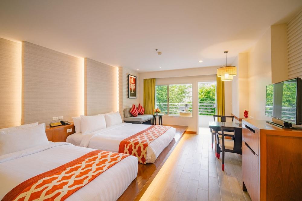 The Royal Paradise Hotel & Spa Room Type - Premier Deluxe room - Royal Wing 1 Queen,1 Single The Royal Paradise Hotel & Spa Room Type - Premier Deluxe room - Royal Wing 1 Queen,1 Single