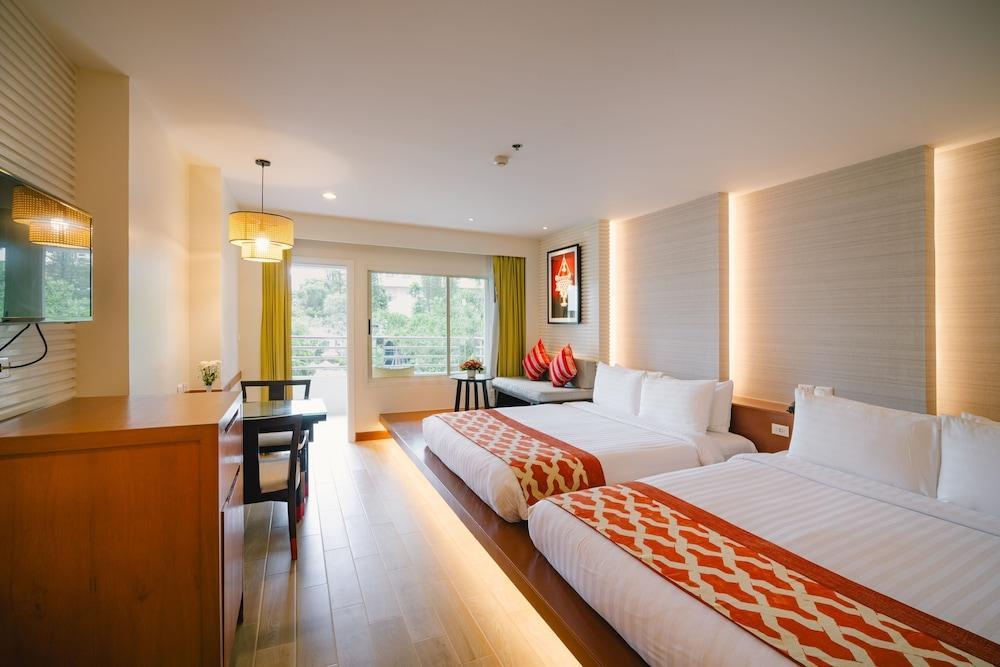 The Royal Paradise Hotel & Spa Room Type - Deluxe Family Room - Royal Wing 2 Queen bed The Royal Paradise Hotel & Spa Room Type - Deluxe Family Room - Royal Wing 2 Queen bed