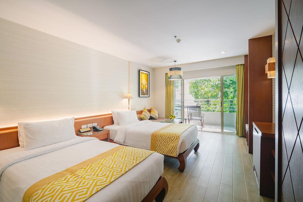 The Royal Paradise Hotel & Spa Room Type - Deluxe room - Royal Wing 1 Queen,1 Single The Royal Paradise Hotel & Spa Room Type - Deluxe room - Royal Wing 1 Queen,1 Single