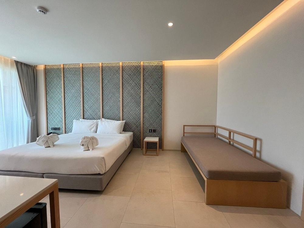 Peach Hill Hotel & Resort Room Type - Deluxe Room Avenue Wing