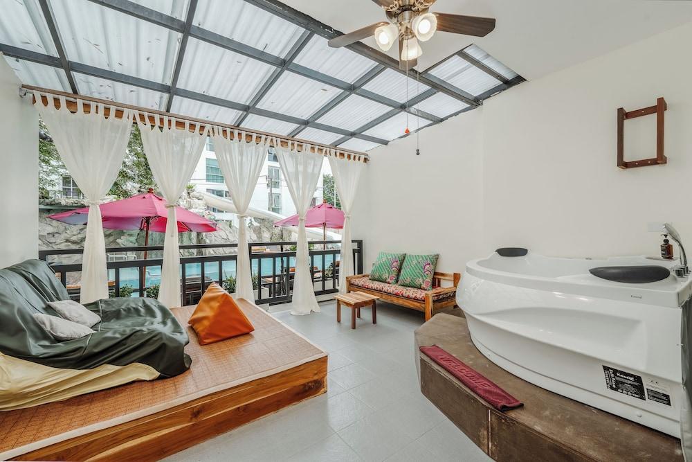 Phuvaree Resort Phuket Room Type - Premier Jacuzzi Room