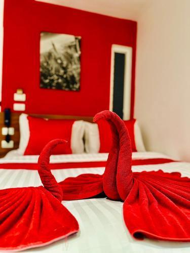 PJ Patong Resortel - Tap to explore photos