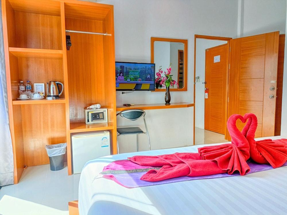 PJ Patong Resortel - Tap to explore photos
