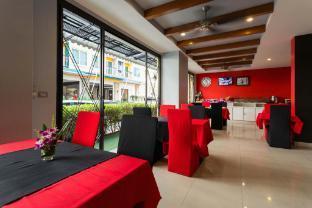 PJ Patong Resortel - Tap to explore photos
