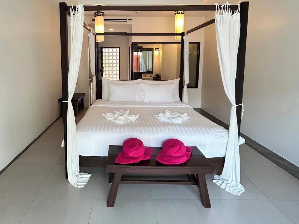 Phuketa Hotel Phuket Town Room Type - Deluxe Pool Access