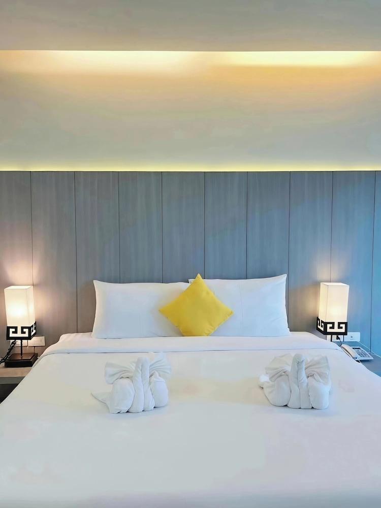 Phuketa Hotel Phuket Town Room Type - Deluxe Front View Phuketa Hotel Phuket Town Room Type - Deluxe Front View