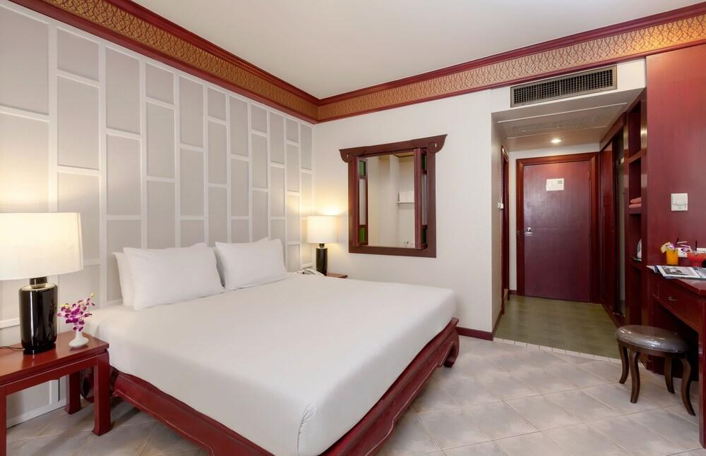 New Patong Premier Resort - Tap to explore photos
