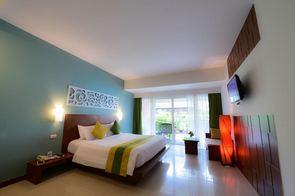 Patong Resort Room Type - Deluxe Room with Bathtub and Balcony Patong Resort Room Type - Deluxe Room with Bathtub and Balcony