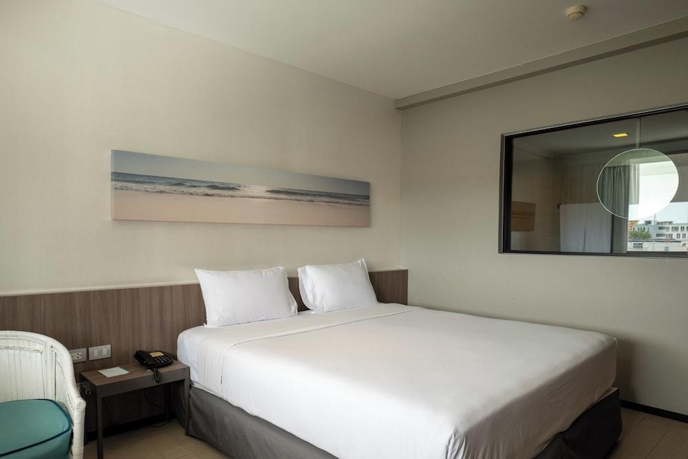 Pearl Hotel Phuket - Tap to explore photos