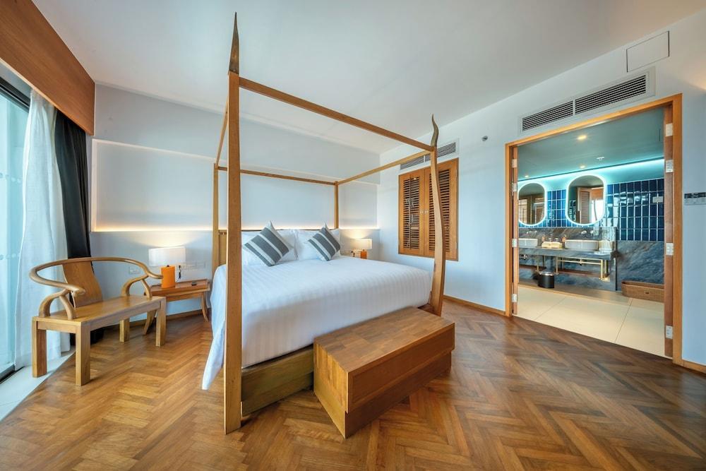 Patong Beach Hotel Room Type - Deluxe Suites