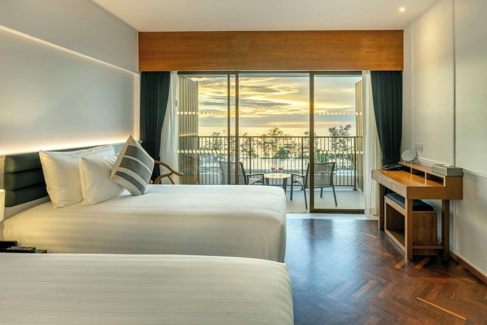 Patong Beach Hotel Room Type - Deluxe Ocean View Twin