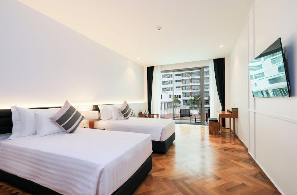 Patong Beach Hotel Room Type - Deluxe Pool View Twin