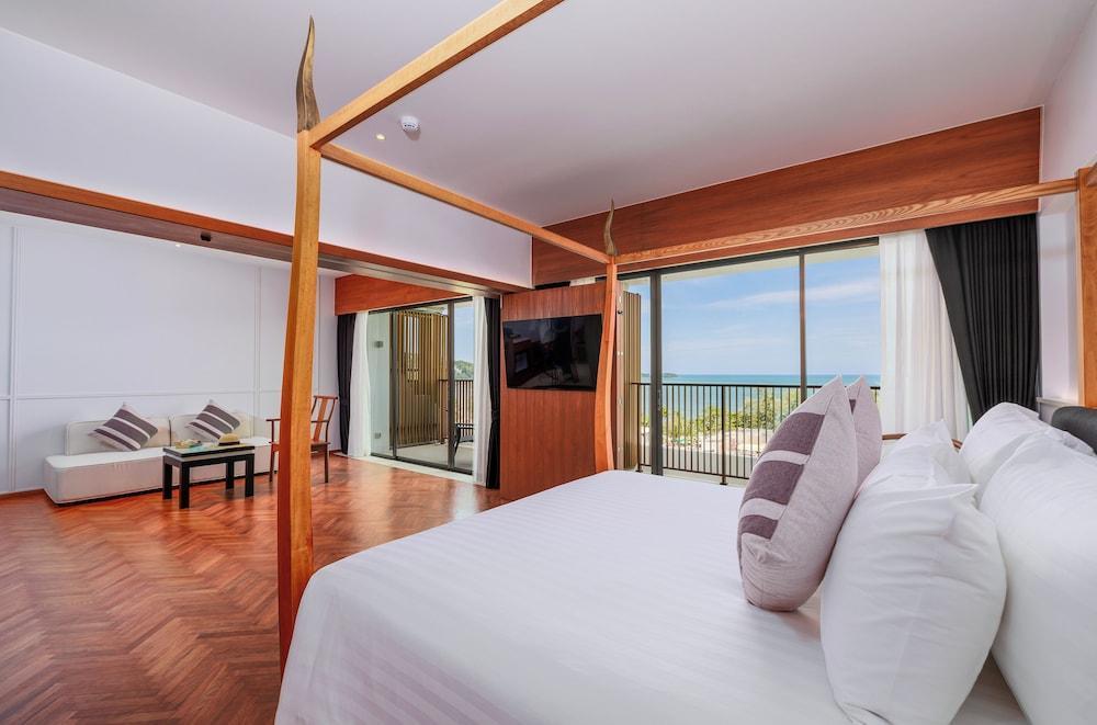 Patong Beach Hotel Room Type - Deluxe Suites