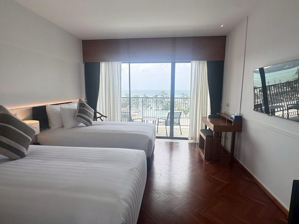 Patong Beach Hotel Room Type - Deluxe Ocean View Twin