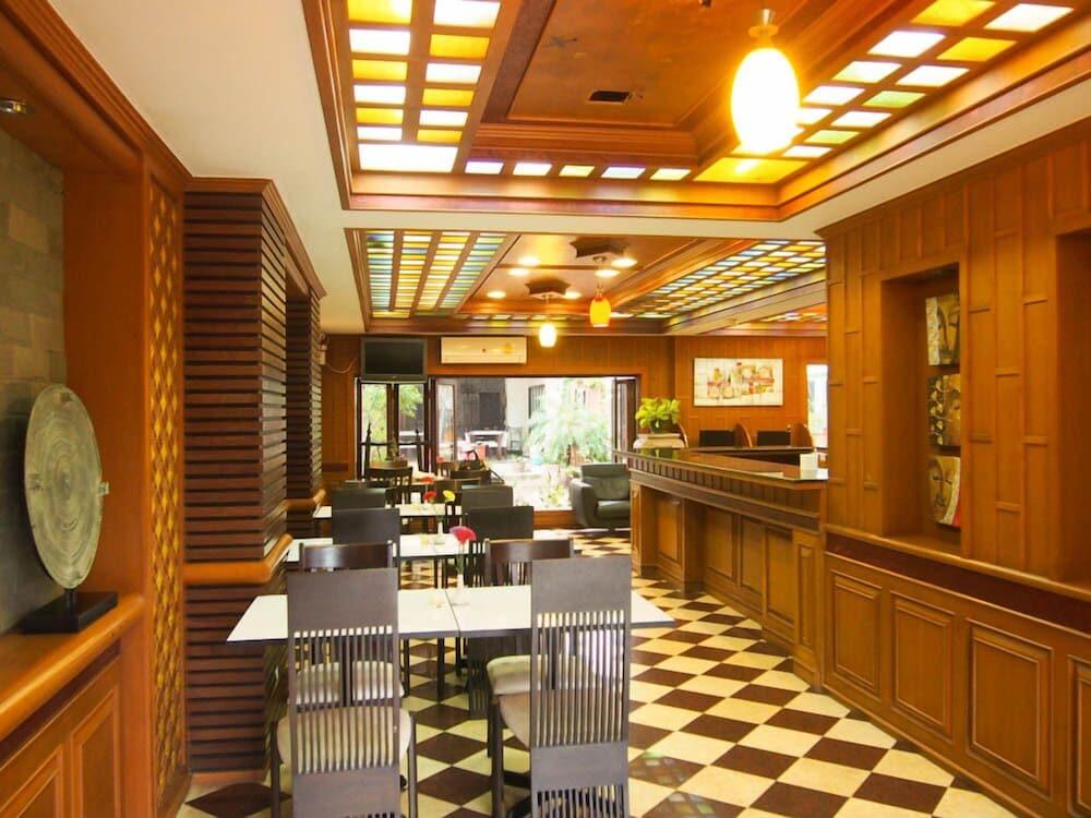 Renoir boutique hotel - Tap to explore photos