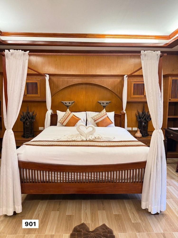 Royal Phawadee Village Room Type - Pavilion Villa