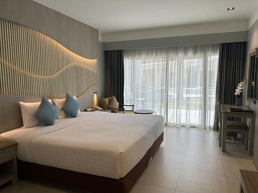 Amora Beach Resort Room Type - Superior Garden View