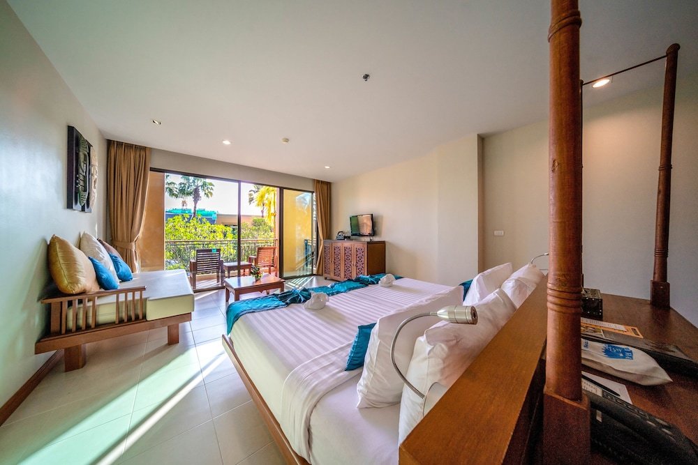 Rawai Palm Beach Resort Room Type - Deluxe Room with Pool View