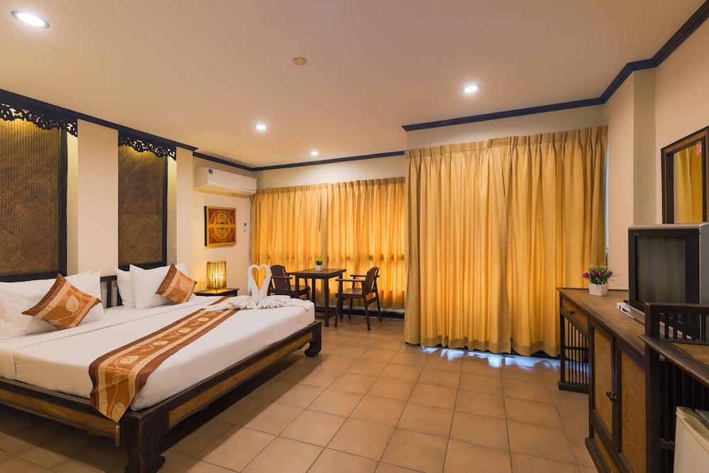 Seeka Boutique Resort - Relaxing Stay - Balcony, Pool & Near Beach Room Type - Family Suite, Multiple Beds, Balcony
