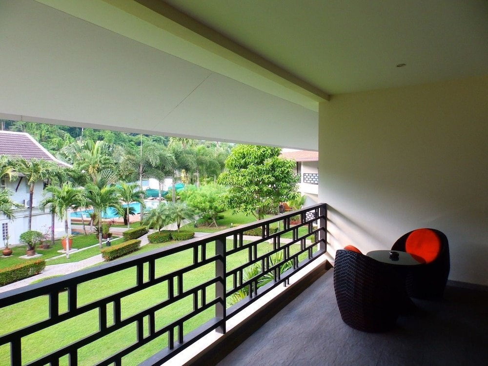Serenity Lakeside Resort Room Type - Deluxe Room with Lake View Serenity Lakeside Resort Room Type - Deluxe Room with Lake View
