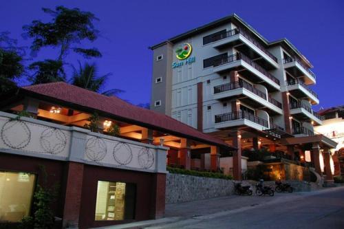 Sun Hill Hotel Patong - Tap to explore photos