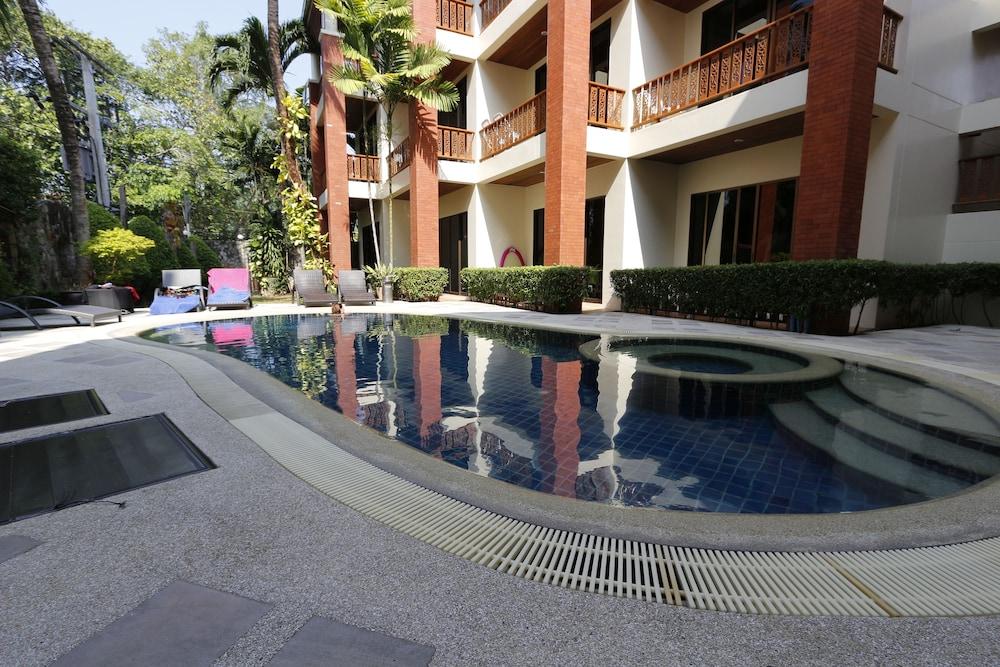Sun Hill Hotel Patong - Tap to explore photos