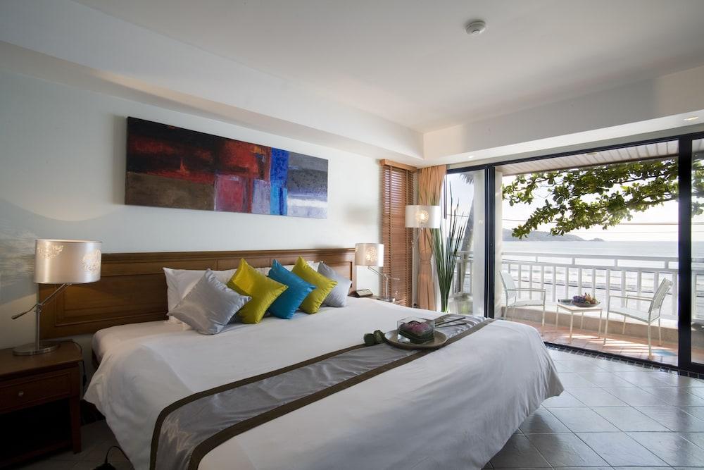 Sunset Beach Resort Phuket Room Type - Deluxe Sea View with Balcony and Bathtub