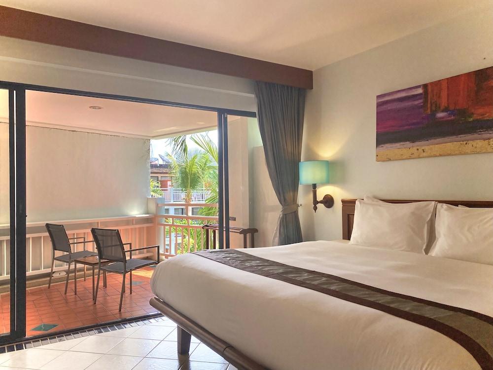 Sunset Beach Resort Phuket Room Type - Studio with Bathtub, Balcony and Kitchenette