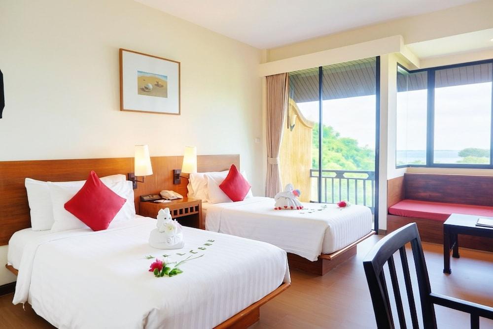 Supalai Scenic Bay Resort and Spa Room Type - Deluxe Room with Seaview
