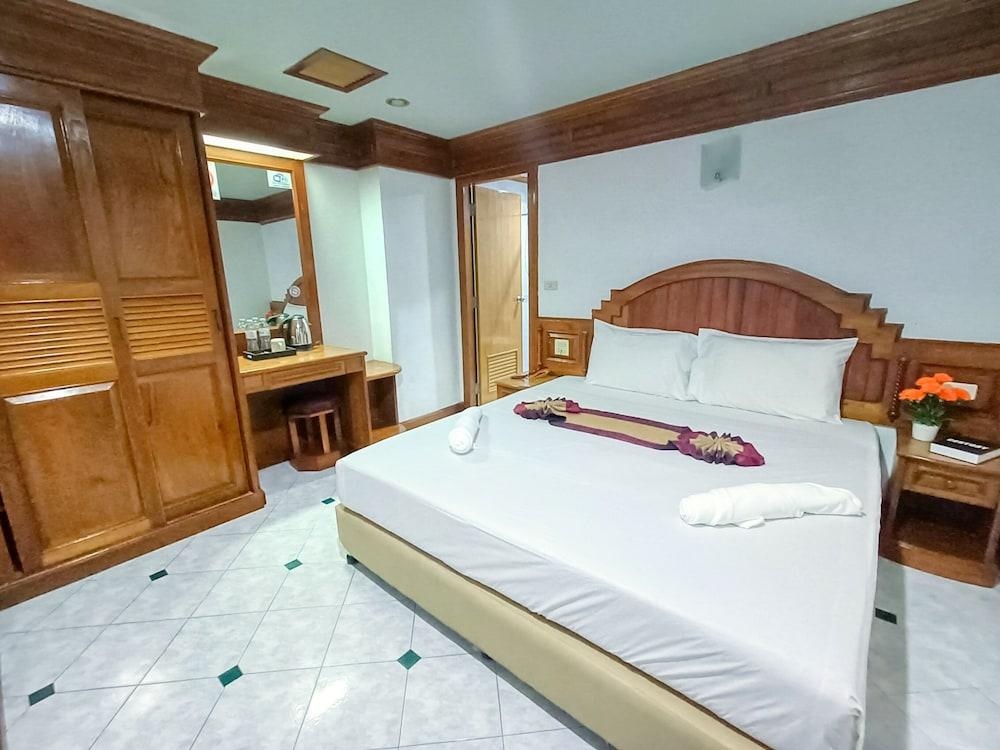 Hack Patong Beach Hotel Room Type - Standard Double Room, 1 King Bed