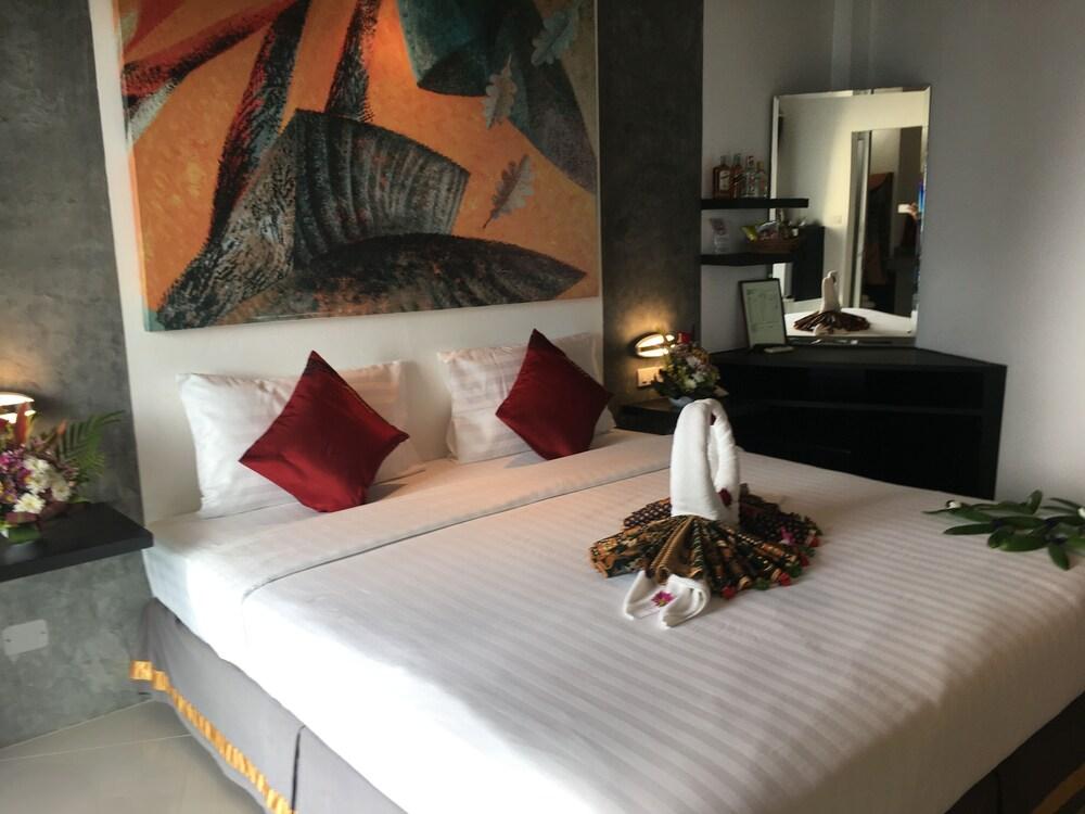 The Front Hotel and Apartment Room Type - Standard Studio, 1 King Bed, City View