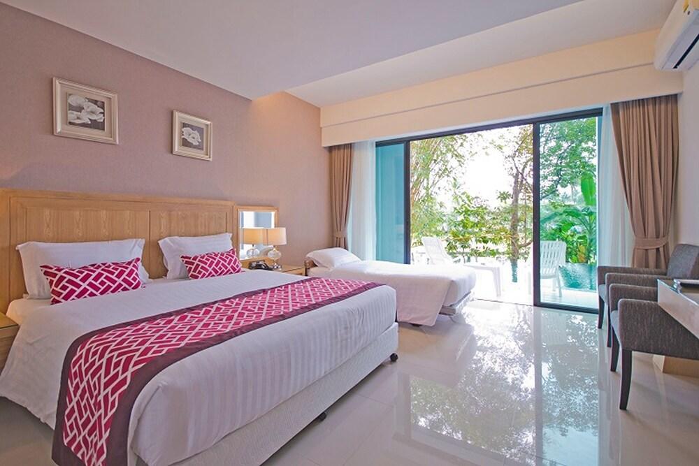 The Par Phuket Room Type - Deluxe Room, Pool Access