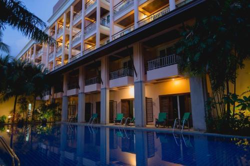 Thanthip Beach Resort - Tap to explore photos