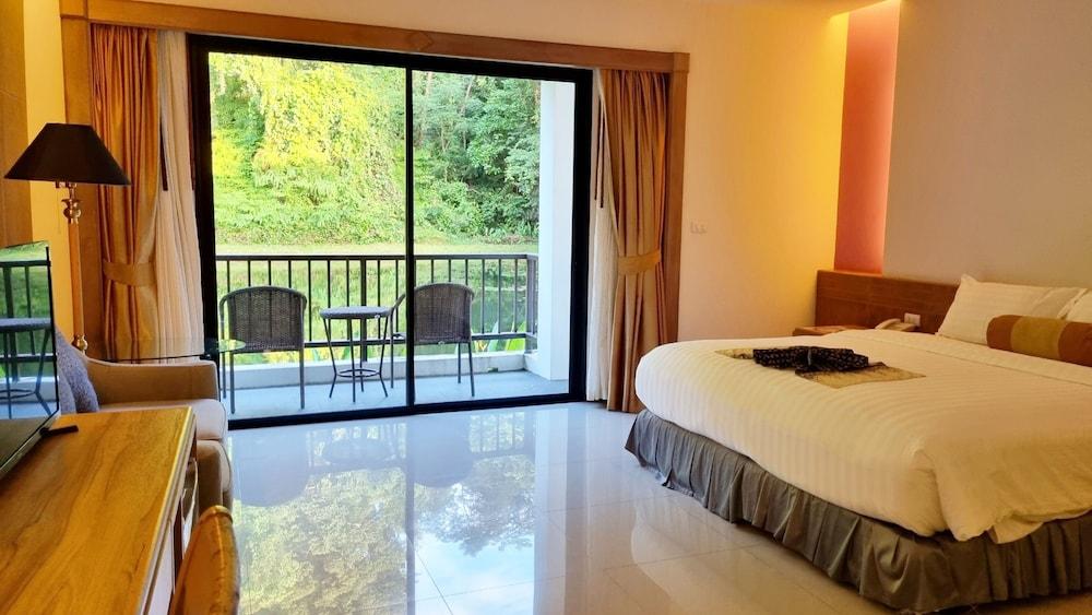 Tinidee Golf Resort Phuket Room Type - Deluxe Room