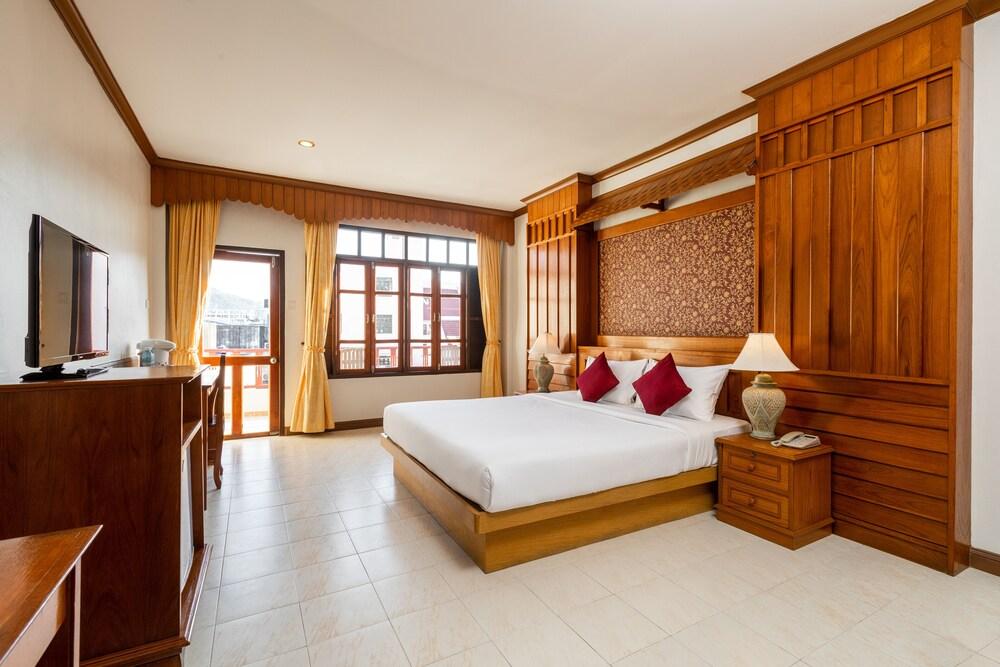 Tony Resort Patong Phuket Room Type - Deluxe Pool View Tony Resort Patong Phuket Room Type - Deluxe Pool View