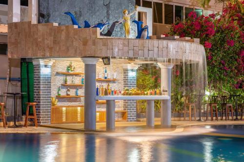 Tony Resort Patong Phuket - Tap to explore photos