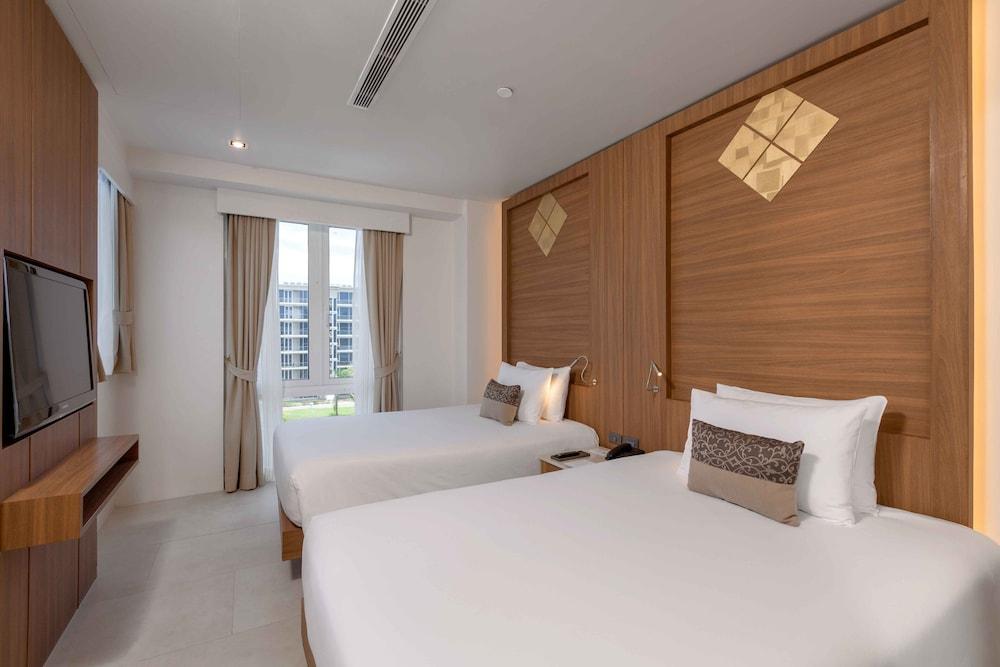 Splash Beach Resort Room Type - 3 Bedroom penthouse pool suite Splash Beach Resort Room Type - 3 Bedroom penthouse pool suite