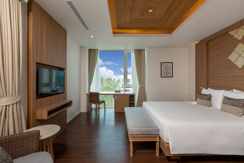Splash Beach Resort  Room Type - 2 Bedroom Penthouse Pool Suite