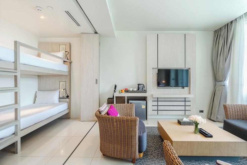 Splash Beach Resort  Room Type - Executive 1 Bedroom Family Suite no balcony