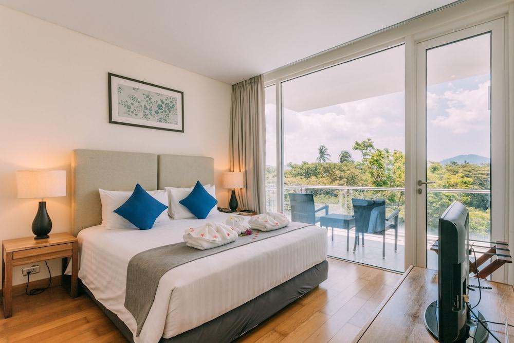 Splash Beach Resort  Room Type - 1 Bedroom Suite with kitchen and balcony