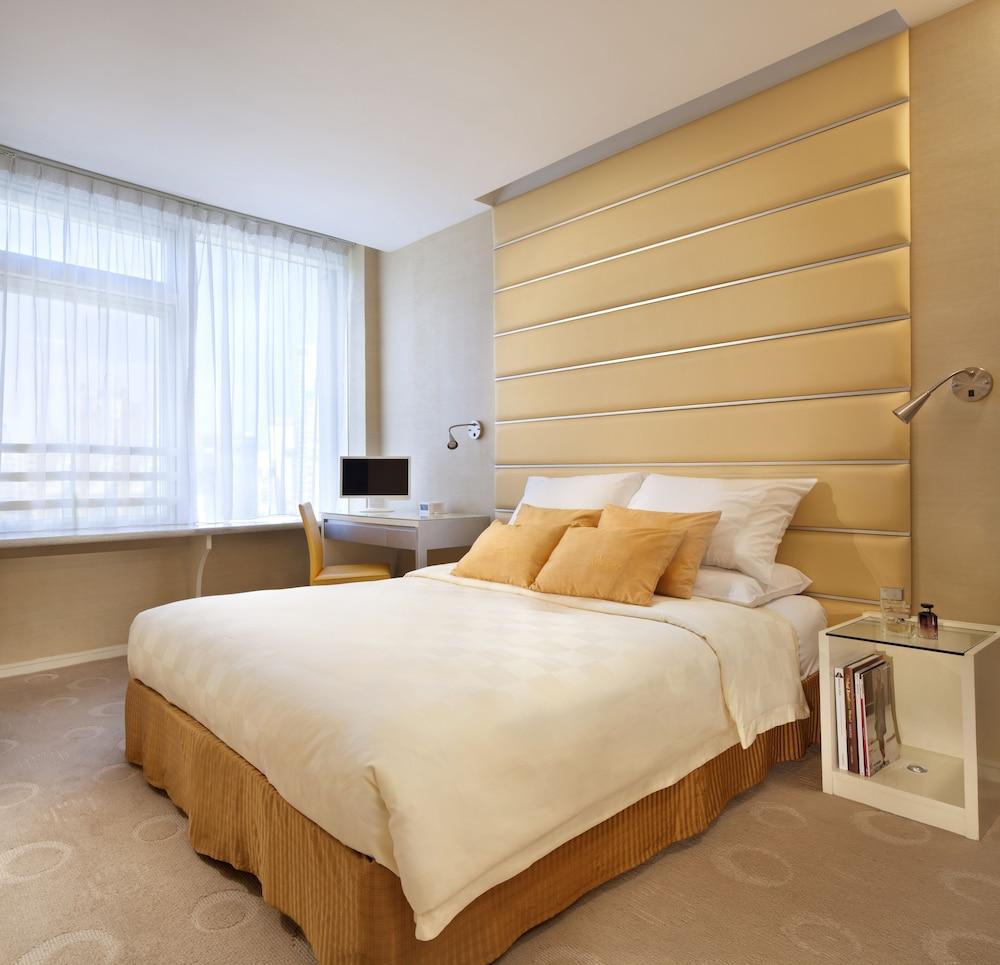 Cosmo Hotel by Dorsett Hotels Room Type - Executive Room (Breakfast Box Included) Cosmo Hotel by Dorsett Hotels Room Type - Executive Room (Breakfast Box Included)