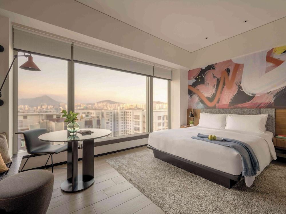 EAST Hong Kong Room Type - Room, 1 Queen Bed (Urban View)