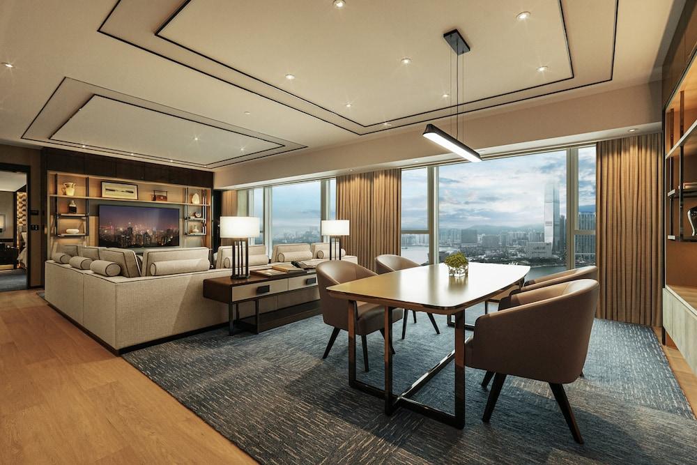 Four Seasons Hotel Hong Kong - Tap to explore photos