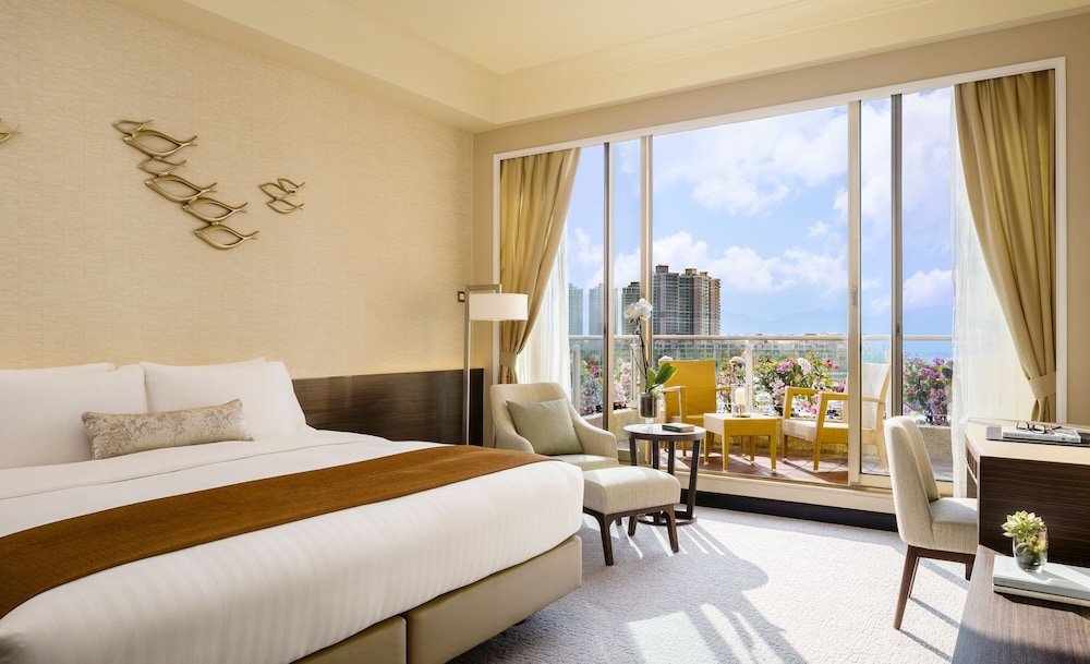 Hong Kong Gold Coast Hotel Room Type - Deluxe Room, 1 King Bed, Balcony, Sea View