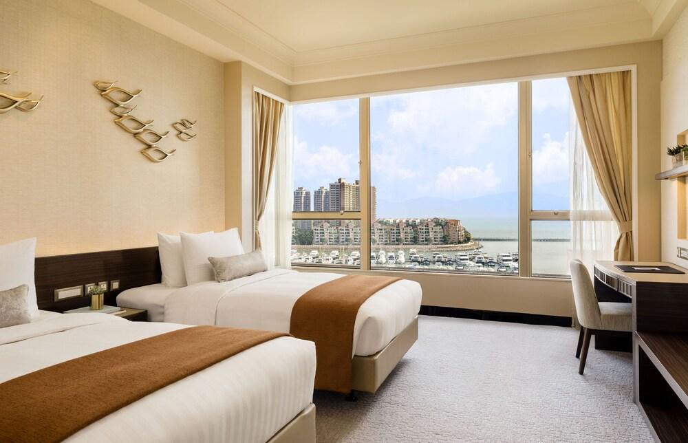 Hong Kong Gold Coast Hotel Room Type - Deluxe Twin Room, Sea View