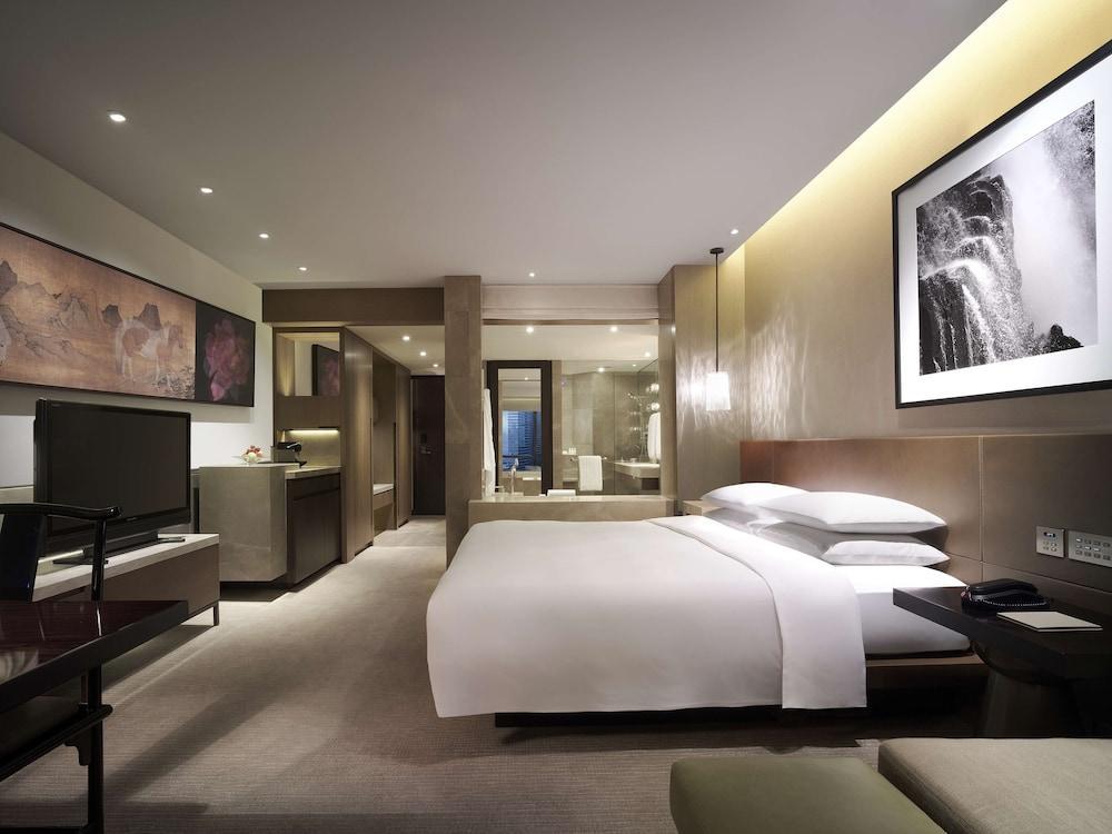 Grand Hyatt Hong Kong Room Type - Club Room, 1 King Bed