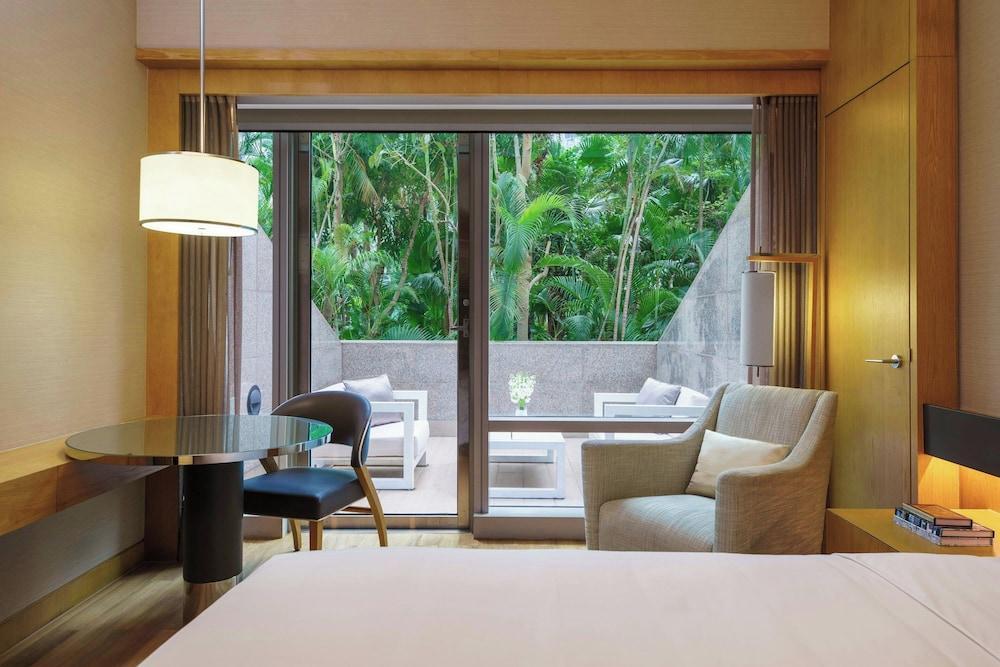 Renaissance Hong Kong Harbour View Hotel by Marriott Room Type - Garden View Room - with Balcony Renaissance Hong Kong Harbour View Hotel by Marriott Room Type - Garden View Room - with Balcony