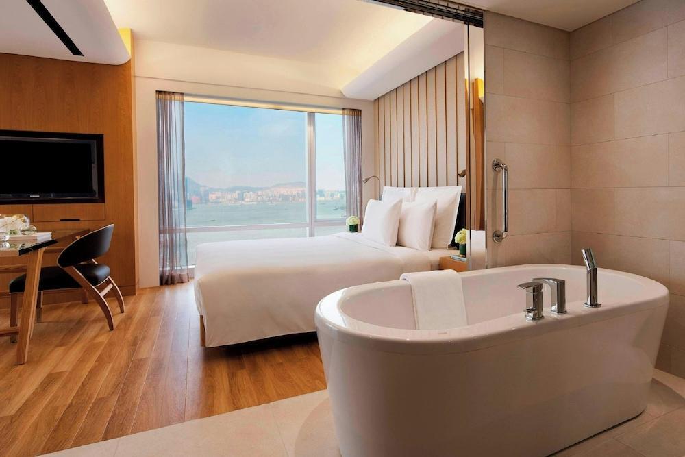 Renaissance Hong Kong Harbour View Hotel by Marriott Room Type - Executive Studio Suite, 1 King Bed